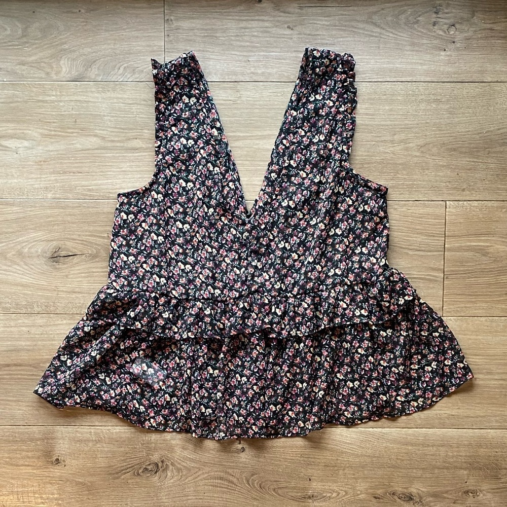 American Eagle Floral V-Neck - Picture 3 of 5